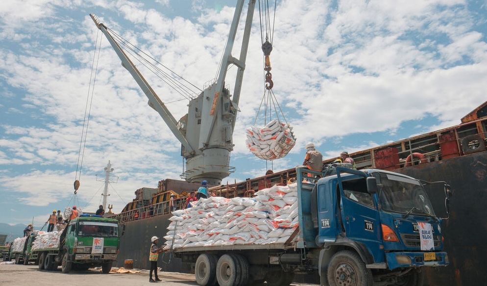 The workers from a cargo company are loading products onto the cargo ship at Pantoloan Port, Palu, Central Sulawesi, on October 22, 2024.